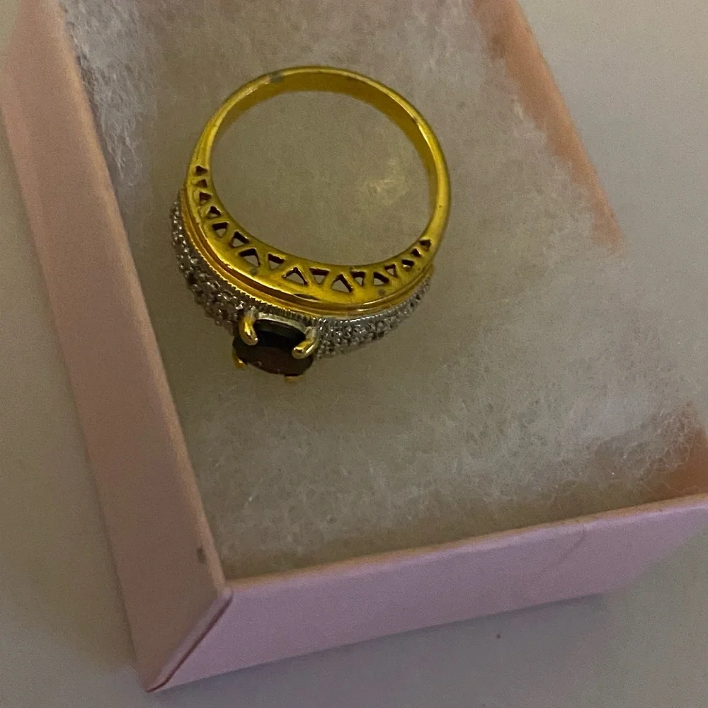 Elegant Gold and Silver Ring with Red Stone - Picture 3 of 3